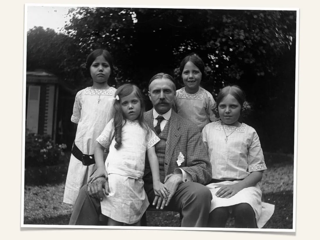 Émile Hermès and his daughters
